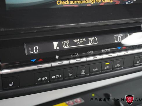 Used 2025 Toyota Sienna XLE AWD/4WD image 32