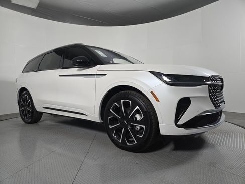 New 2026 Lincoln Nautilus Reserve AWD/4WD image 2