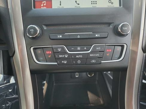 Used 2017 Ford Fusion SE w/ Fusion SE Technology Package FWD image 15