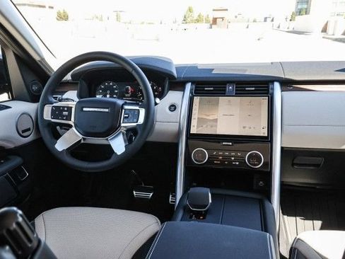 Certified 2025 Land Rover Discovery Dynamic SE AWD/4WD image 14