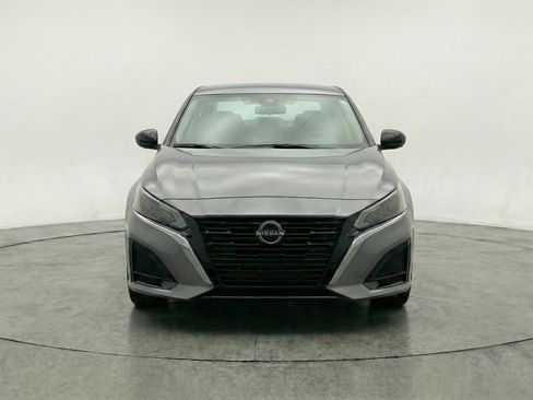 Used 2025 Nissan Altima 2.5 SV image 2