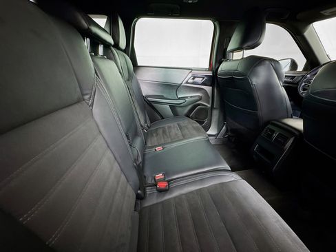 Used 2022 Mitsubishi Outlander SE image 25