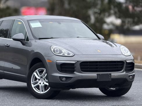 Used 2018 Porsche Cayenne Platinum Edition image 17