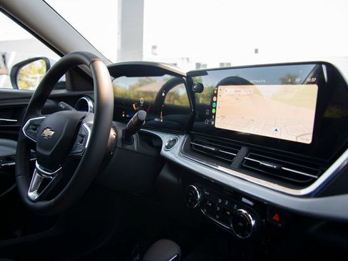 New 2026 Chevrolet Trax LT w/ Sunroof Package FWD image 18
