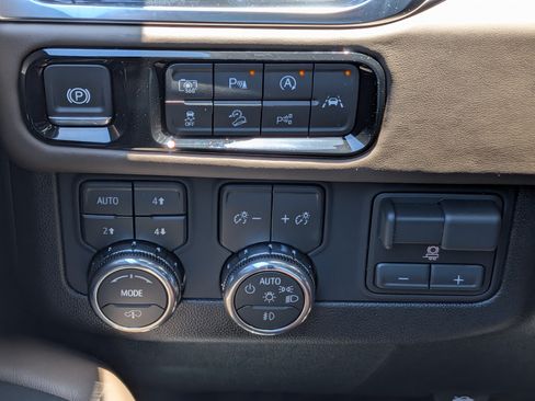 New 2026 GMC Yukon Denali Ultimate AWD/4WD image 26