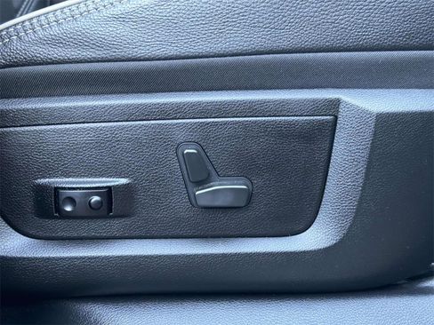 Used 2021 RAM 2500 Limited w/ Body Color Bumper Group image 18