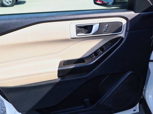 Used 2020 Ford Explorer XLT w/ Equipment Group 202A image 16