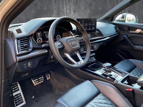 Used 2024 Audi SQ5 Premium Plus w/ Premium Plus Package image 17