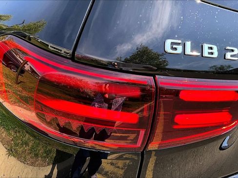 Used 2026 Mercedes-Benz GLB 250 4MATIC image 32