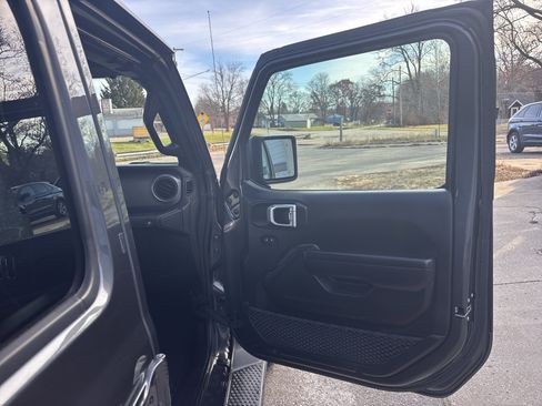 Used 2023 Jeep Wrangler Sport S image 36