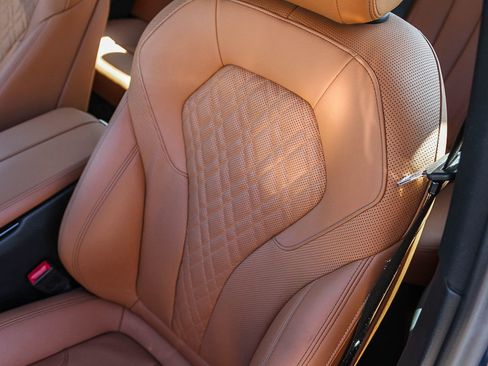 Used 2022 BMW 530e w/ Premium Package image 25