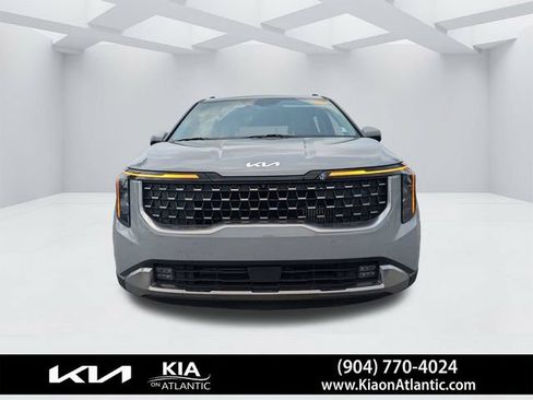 Used 2025 Kia Carnival SX FWD image 8