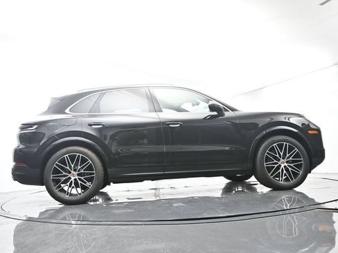 Certified 2025 Porsche Cayenne AWD/4WD image 50