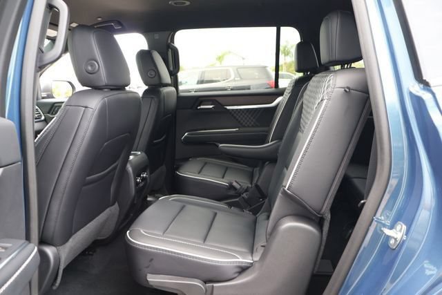 Certified 2026 GMC Acadia Denali w/ Super Cruise Package AWD/4WD image 9