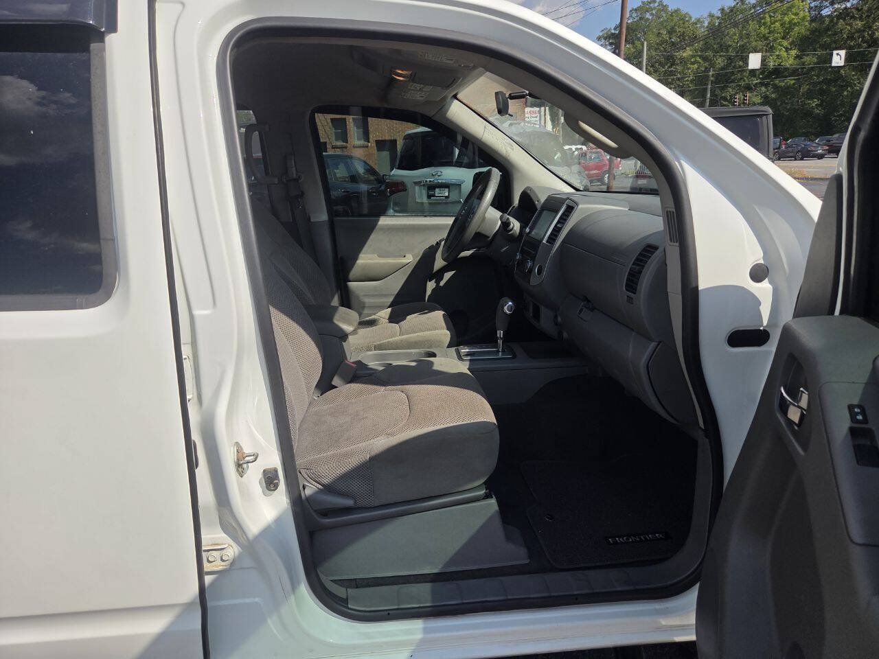 Used 2019 Nissan Frontier SV AWD/4WD image 19