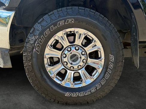 Used 2019 Ford F350 Lariat w/ Lariat Ultimate Package AWD/4WD image 5