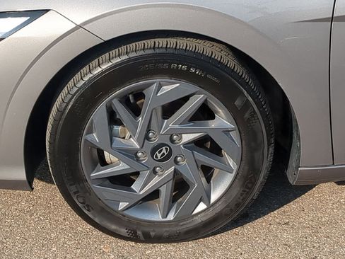 Used 2024 Hyundai Elantra SEL image 16