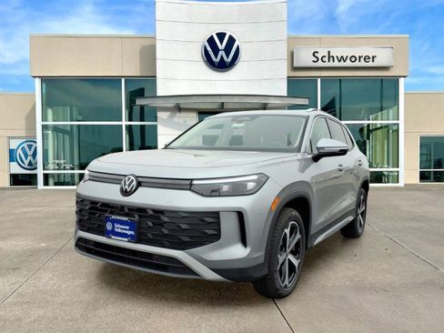 New 2026 Volkswagen Tiguan SE image 9