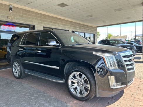 Used 2017 Cadillac Escalade Luxury AWD/4WD image 22