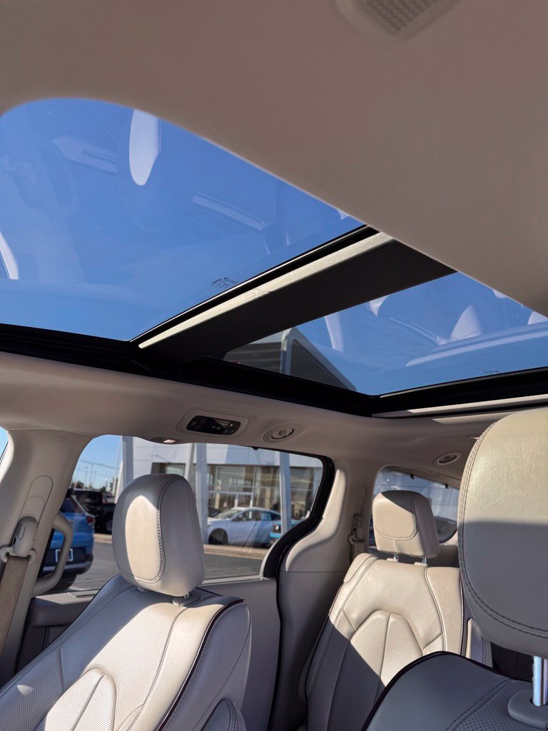 Used 2019 Chrysler Pacifica Limited FWD image 18