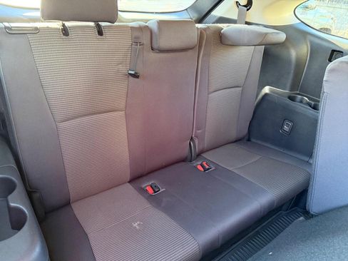 Used 2023 Toyota Highlander LE image 12