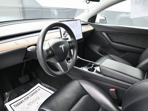 Used 2021 Tesla Model Y Long Range image 27