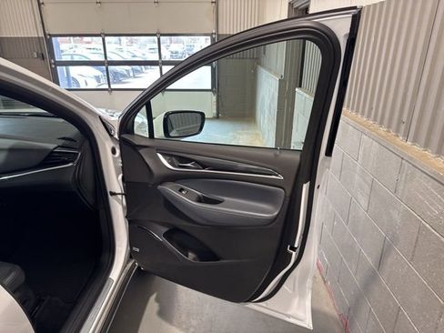 Used 2024 Buick Enclave Premium image 19