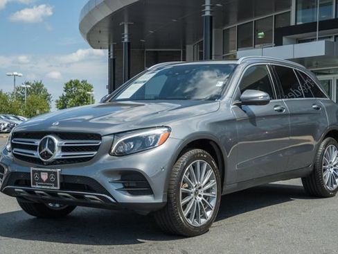 Used 2019 Mercedes-Benz GLC 300 4MATIC image 3
