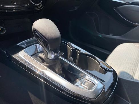 Used 2025 Chevrolet Trax LT FWD image 13