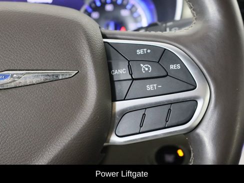 Used 2017 Chrysler Pacifica Touring-L Plus image 10