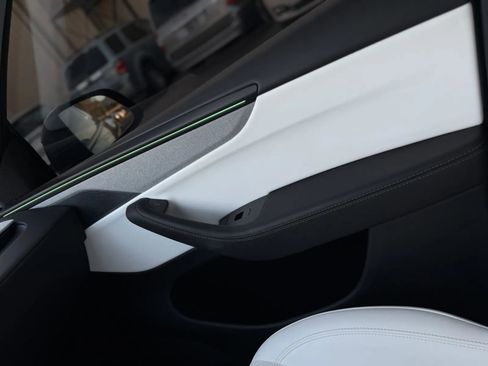 Used 2026 Tesla Model Y Long Range AWD/4WD image 36