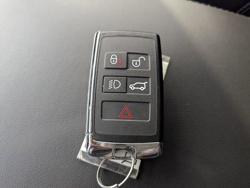 Used 2025 Land Rover Range Rover Sport image 22