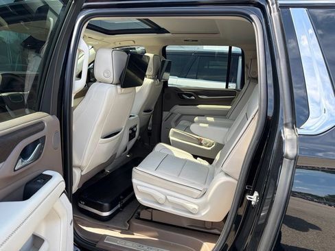 Used 2023 GMC Yukon XL Denali w/ Denali Reserve Package AWD/4WD image 3