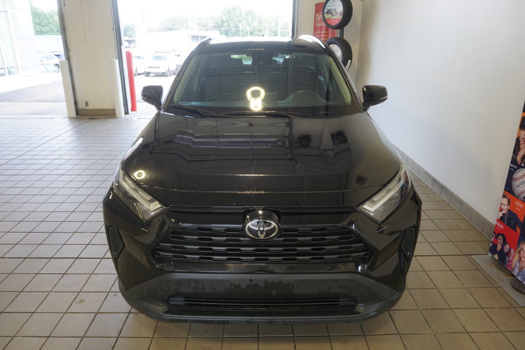 Used 2024 Toyota RAV4 XLE FWD image 12