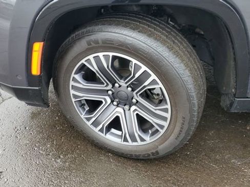 Certified 2024 Jeep Wagoneer Series II w/ Convenience Group I image 4