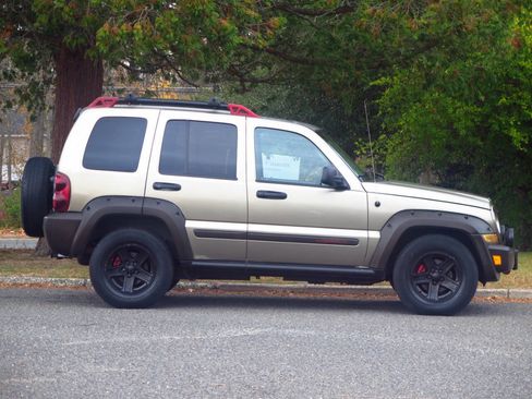 Used 2005 Jeep Liberty Renegade image 35