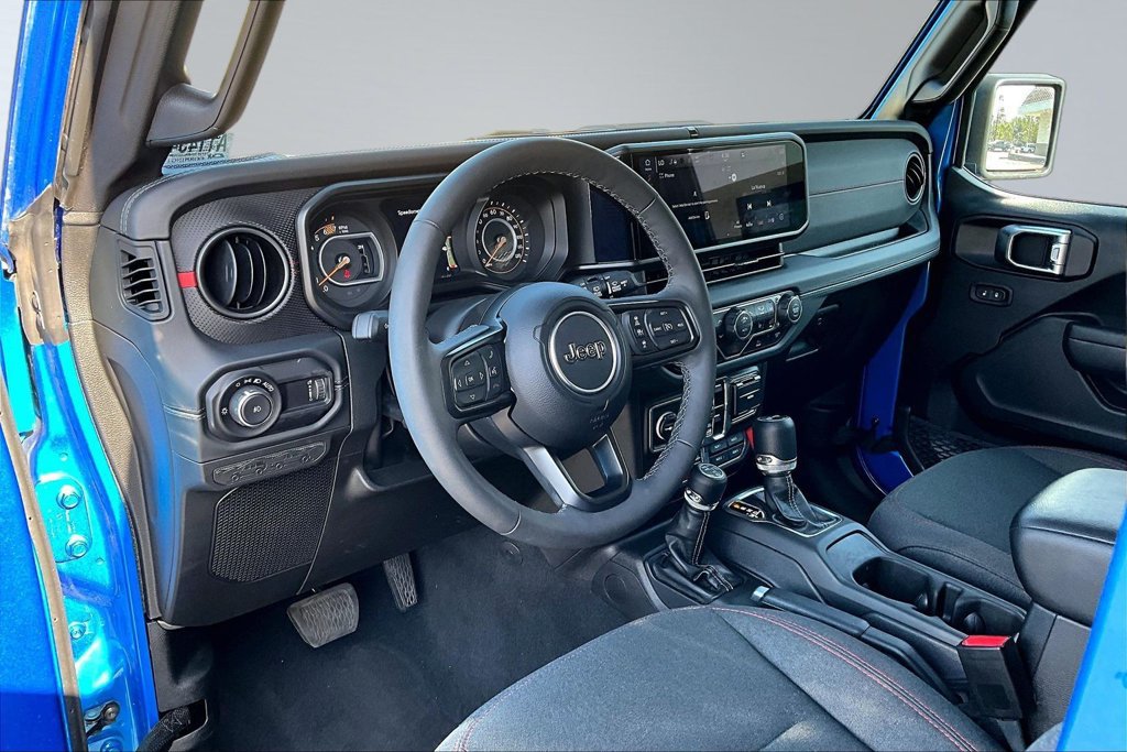 Certified 2025 Jeep Wrangler Unlimited Rubicon w/ Convenience Group AWD/4WD image 4
