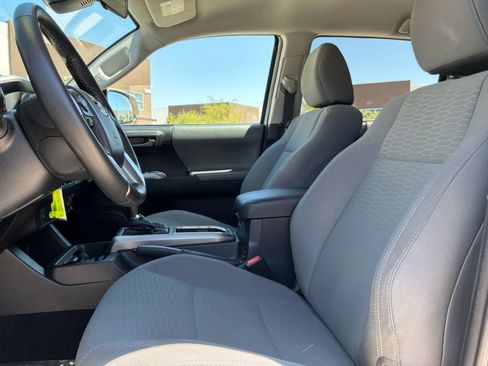 Used 2018 Toyota Tacoma SR5 RWD image 16