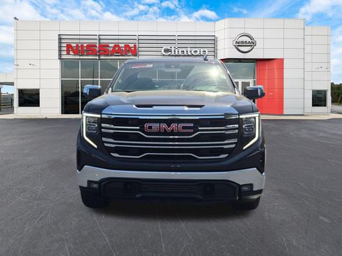 Used 2025 GMC Sierra 1500 SLT AWD/4WD image 8