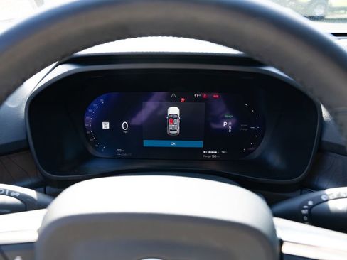 Used 2023 Volvo XC40 Recharge Ultimate AWD/4WD image 12