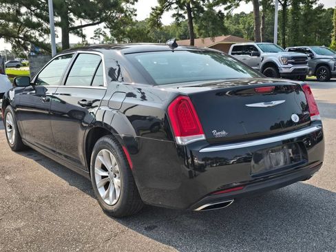 Used 2023 Chrysler 300 Touring RWD image 5