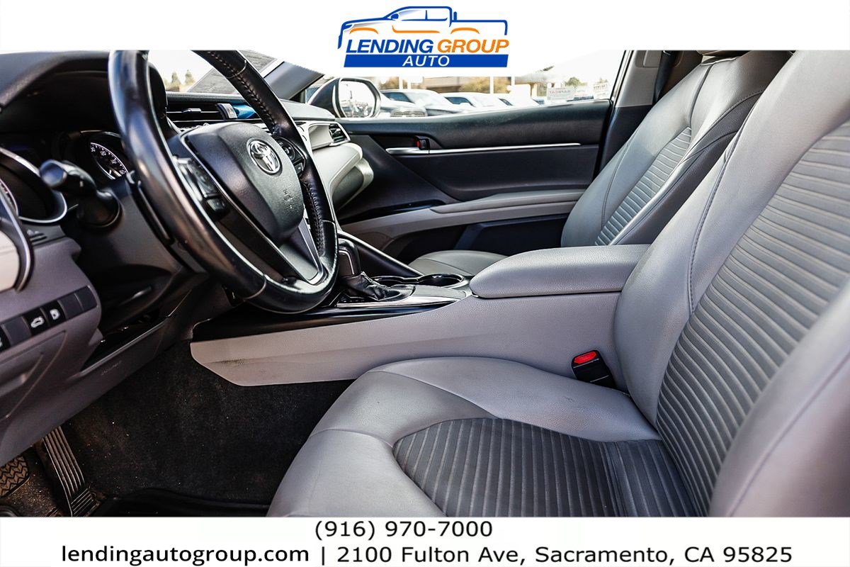 Used 2018 Toyota Camry SE w/ Accessory Appearance Package FWD image 18
