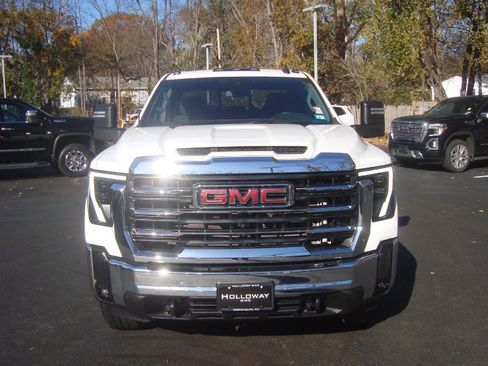 Used 2024 GMC Sierra 3500 SLE w/ Preferred Package image 2