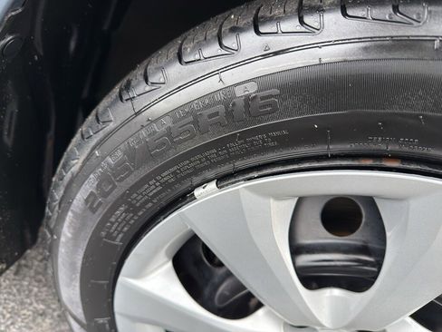 Used 2021 Toyota Corolla LE image 10