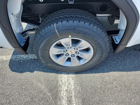 New 2026 GMC Sierra 1500 SLE image 6