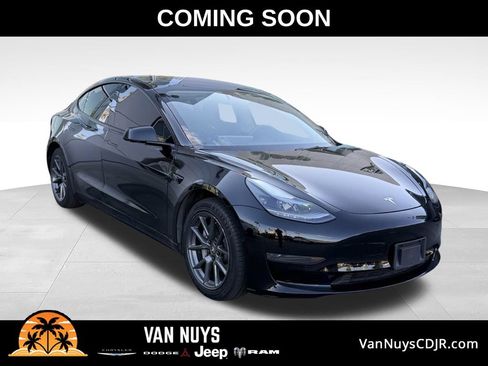 Used 2022 Tesla Model 3 Standard Range RWD image 1