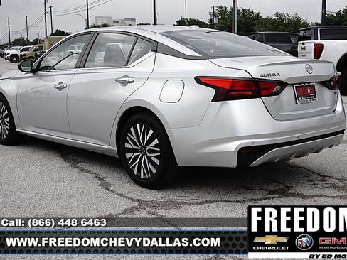 Used 2024 Nissan Altima 2.5 SV FWD image 35
