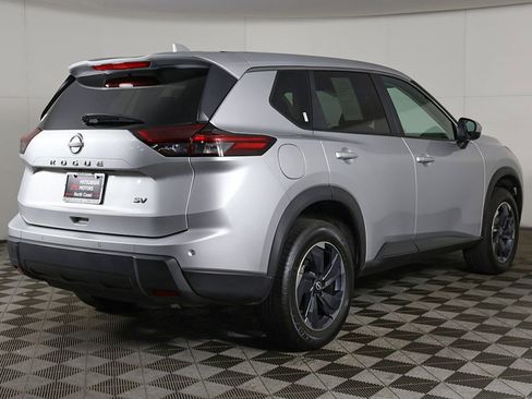 Used 2024 Nissan Rogue SV FWD image 8