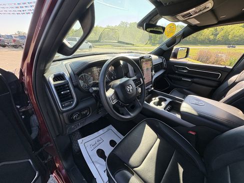 Used 2025 RAM 1500 Laramie AWD/4WD image 31