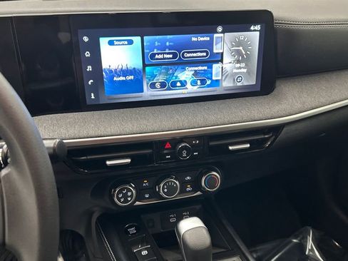 Used 2025 Nissan Kicks SV AWD/4WD image 13